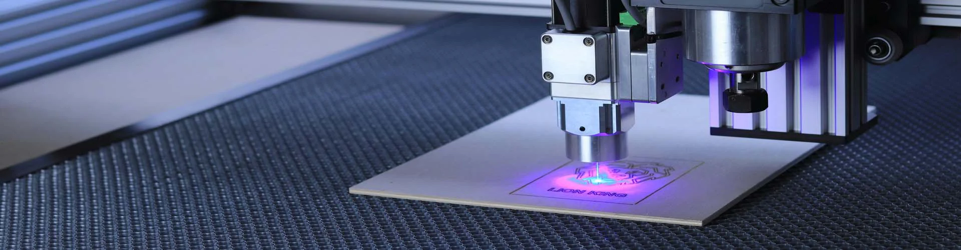 आमच्याशी संपर्क साधा