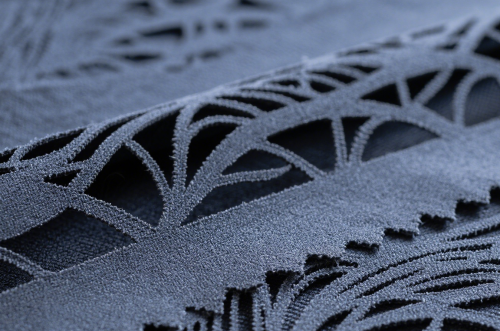 फॅब्रिक्ससाठी लेझर कटिंगचे फायदे आणि लेसर कंट्रोल सिस्टमचे महत्त्व