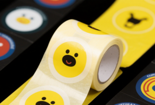 प्रगत लेसर नियंत्रण प्रणाली वापरून तुमच्या चिकट लेबल वर्कफ्लोमध्ये क्रांती करा